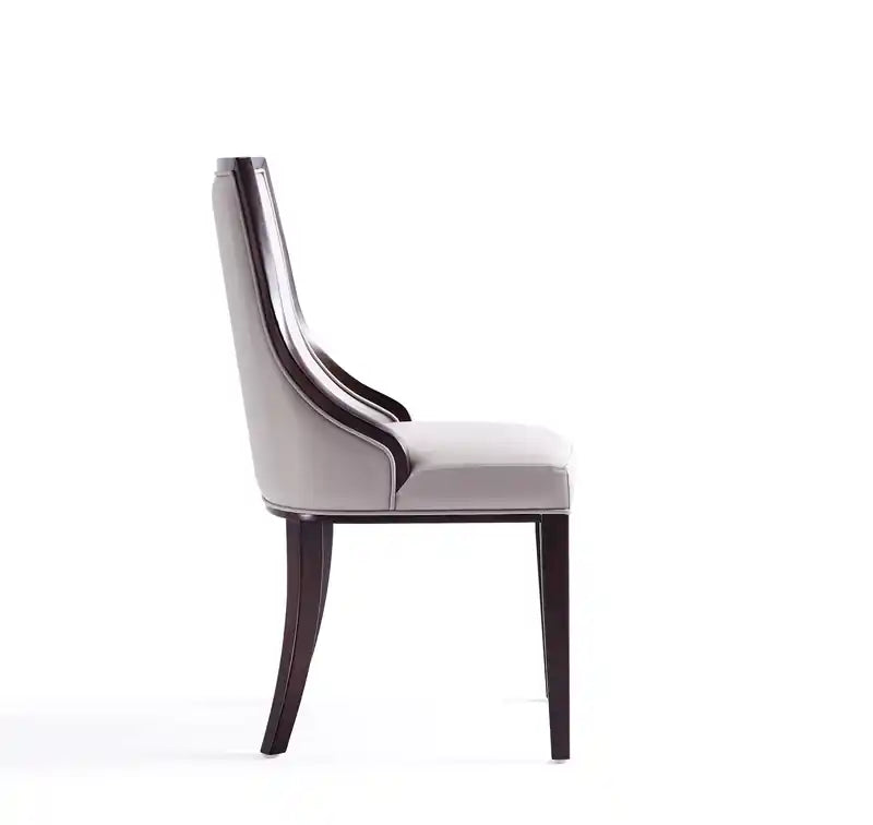 Grandes chaises de salle à manger en similicuir
