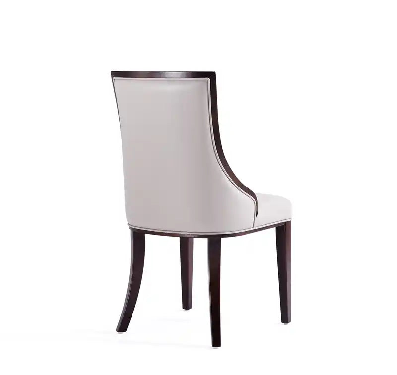 Grandes chaises de salle à manger en similicuir